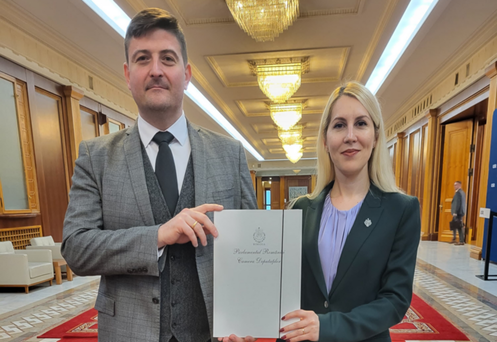 „SCĂPĂM DE SEMNĂTURILE INUTILE!”. SENATUL A ADOPTAT PROPUNEREA USR CARE DIGITALIZEAZĂ DEPUNEREA ACTELOR ÎN INSTANȚĂ