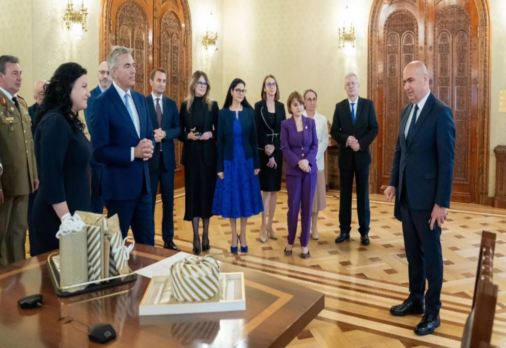 SOARTA COALIȚIEI ATÂRNĂ DE UN FIR DE AȚĂ. MESAJUL LUI BOLOJAN CĂTRE PESEDIȘTI: O ȚARĂ ESTE JUDECATĂ ȘI DUPĂ STABILITATEA POLITICĂ