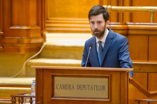 Deputații PNL solicită respingerea Noului Cod Administrativ