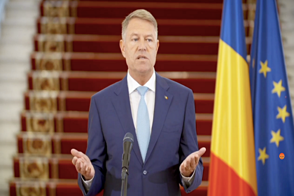 USR cere public președintelui Iohannis promulgarea unei legi
