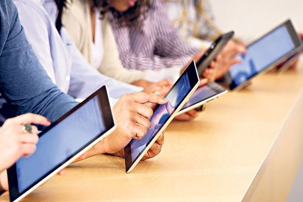 Tablete gratuite pentru 33.000 de elevi din Sectorul 5