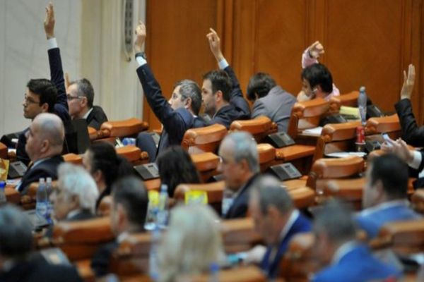 USR lansează un apel către președintele Iohannis, premierului Orban și Avocatului poporului să atace la CCR modificările aduse legii ANCOM