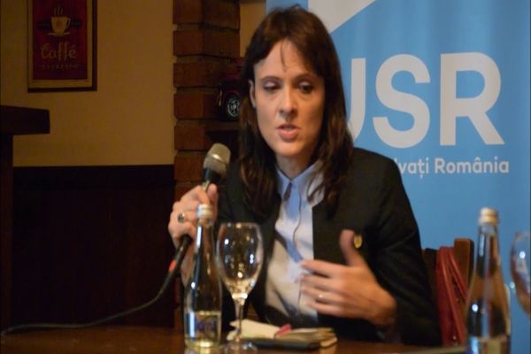 Candidatul USR la Senat, Silvia Dinică: ”Atribuţiile acestor inspectorate, ce ţin de ordin administrativ, vor fi transferate la nivelul managementului şcolii”