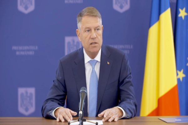 Președintele Iohannis către români: De Crăciun și de Anul Nou, stați acasă cu familia!