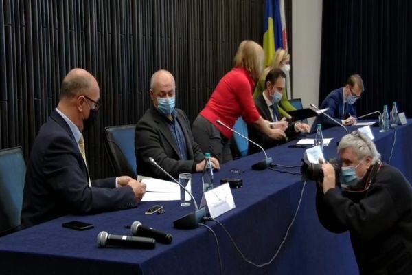 Tren-tramvai între Timișoara și Reșița și drumuri modernizate. Parteneriat semnat între administrațiile din Timiș și Caraș-Severin