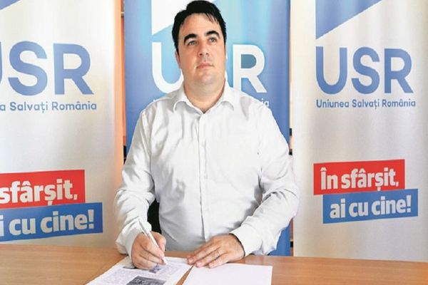 Europarlamentarul Vlad Botoş renunță la preşedintia USR Arad