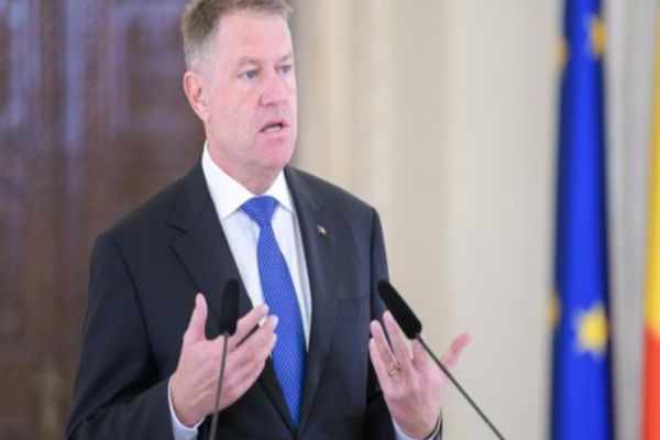 Sondaj de ultimă oră: Președintele Klaus Iohannis este cel mai popular politician din România, urmat de Nicușor Dan
