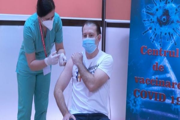 Premierul Cîțu: ”România a ajuns la o capacitate de vaccinare de 115.000 de persoane pe zi”