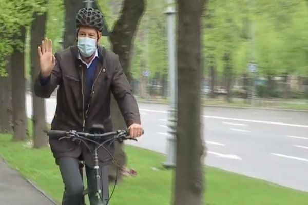 "O alternativă excelentă". Președintele Iohannis a mers cu bicicleta la serviciu