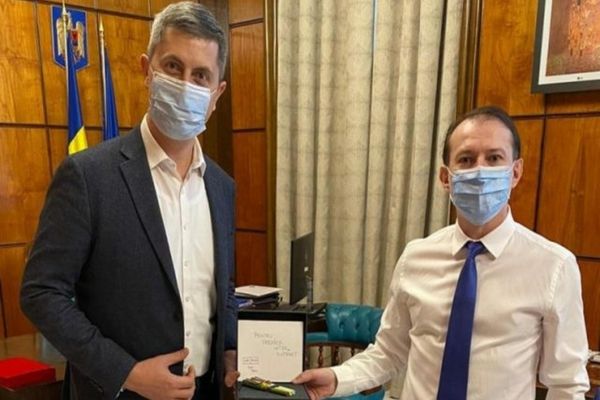 Ce cadou a primit de ziua lui, premierul Florin Cîțu, de la liderul USR PLUS, Dan Barna