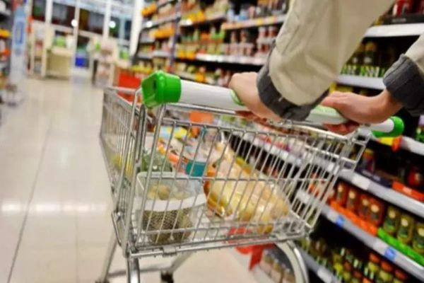 Alin Stoica: „Magazinele vor afişa la intrare numărul maxim de clienţi care pot fi simultan prezenţi un magazin”