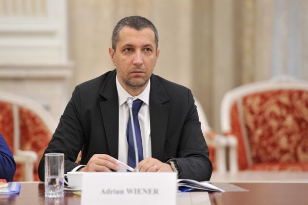 Deputatul USR PLUS Adrian Wiener către Ludovic Orban: Sunt convins că traseiștii cu care ați populat PNL au jurat pe Biblie