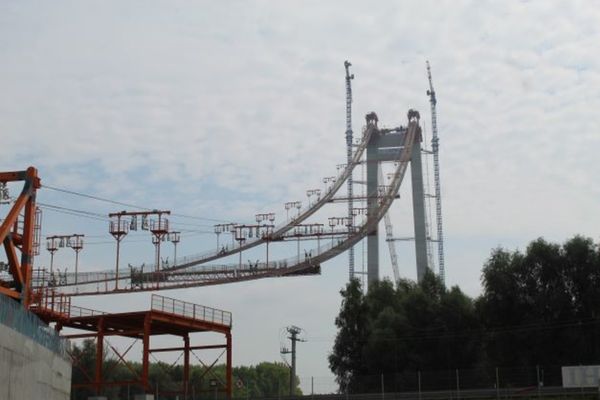 Ministrul transporturilor Cătălin Drulă și vicepremierul Dan Barna în vizită la Podul suspendat peste Dunăre