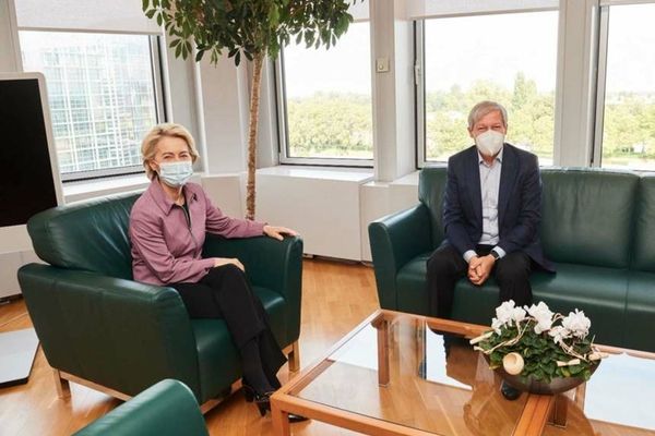 Dacian Cioloș, întâlnire la vârf cu Ursula von der Leyen: ”Sperăm să găsim formula să le ducem mai departe cu aceeaşi coaliţie, dar mai decişi”