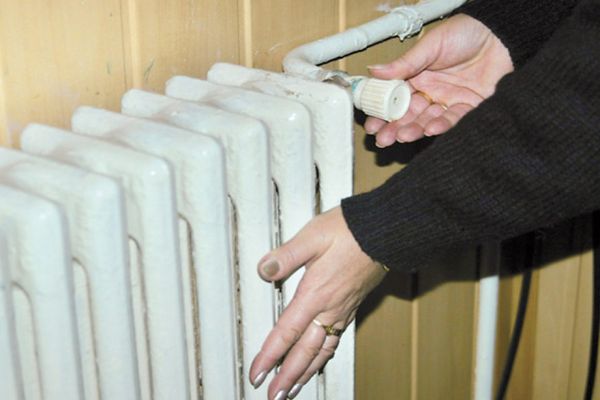 Primarul Fritz le explică timişorenilor de ce nu este căldură şi vrea ''o soluţie naţională''