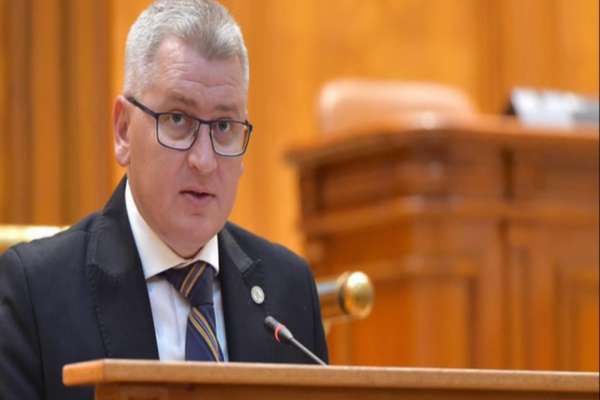  USR cere chemarea lui Florin Roman în faţa Parlamentului: Nu are ce căuta la Ministerul Cercetări