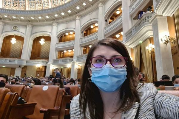 Deputatul USR Monica Berescu: ”PSD şi PNL au pus în scenă Festivalul Demagogiei”