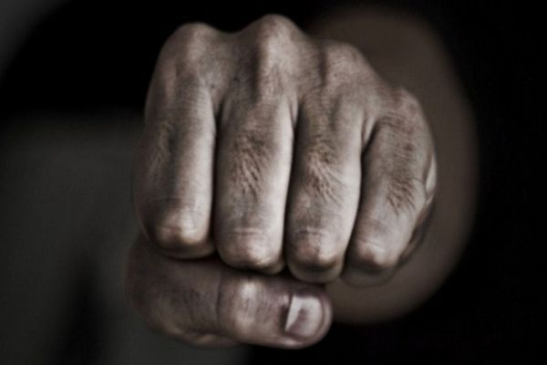 Scandal la Mogoșoaia. Consilieră USR, amenințată și agresată de doi colegi din PNL și PMP