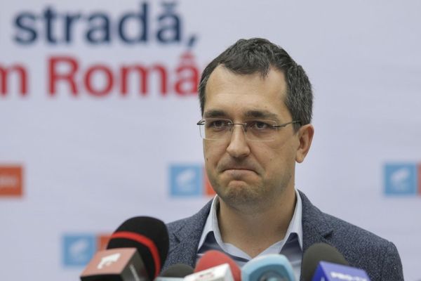 Vlad Voiculescu îl desființează pe dr. Rafila: ”Ipocrizii de consultant, nu de ministru”