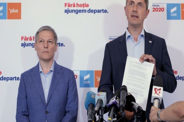 TENSIUNI uriașe în USR! Cioloș amenință cu demisia, Barna îl acuză că „aruncă partidul în aer” - Care e motivul