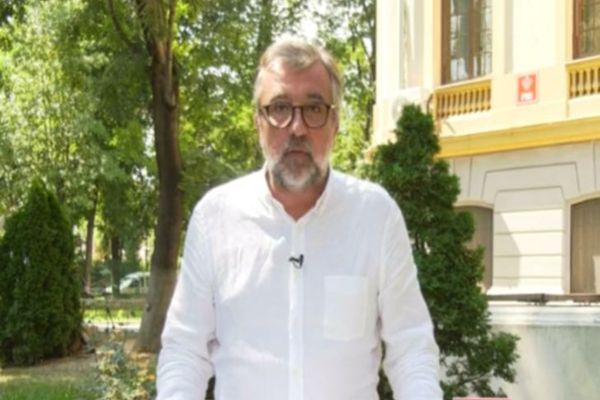 USR a depus moțiune simplă împotriva ministrului Culturii, Lucian Romașcanu: ”Ține în brațe un om al propagandei pro-Moscova, pro-Putin, anti-UE, anti-NATO”