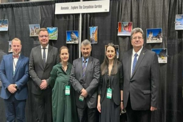 Ministrul Daniel Cadariu, chemat urgent în Parlament să dea explicații după dezastrul de la Târgul de turism din New York