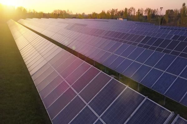 Bani de la guvern pentru ca fermierii să devină independenți energetic. Sunt disponibile 13 miliarde de euro