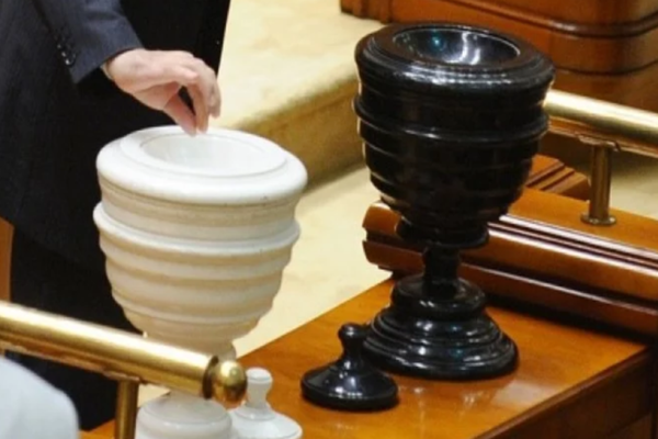 Camera Deputaților dezbate marți moțiunea simplă a USR împotriva ministrului Energiei