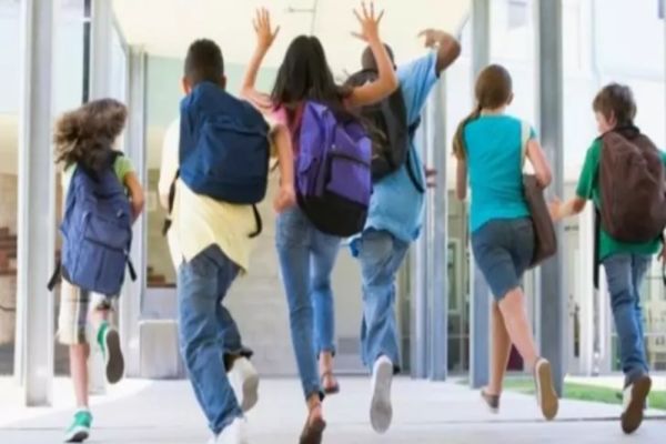 Programul ”Masa caldă în școli” trebuie permanentizat, potrivit unui grup de parlamentari USR PLUS