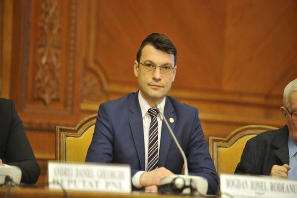 Deputatul USR Bogdan Rodeanu: „Ce motive are George Simion de este atât de mârșav cu Republica Moldova? Oare nu mai curg banii de la Moscova?” 