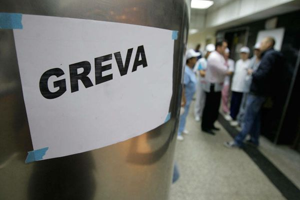 Angajații din Sănătate se pregătesc de grevă! Sindicaliștii strâng semnături pentru declanşarea conflictului colectiv de muncă