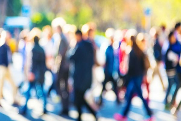 Eurobarometru: 2 din 10 români mai au încredere în Parlament și Guvern. Încrederea în politicieni, spre minime istorice