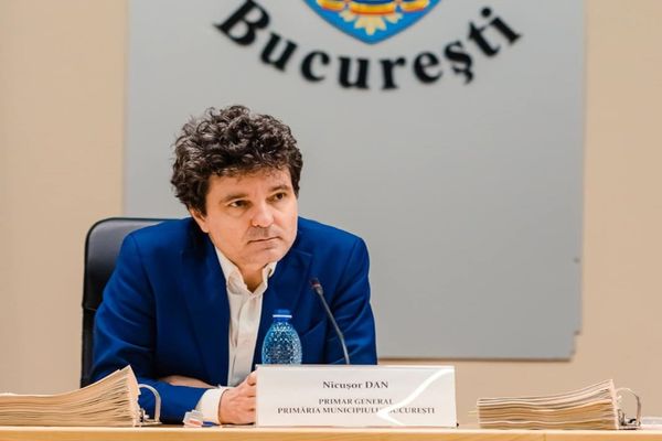 NICUȘOR DAN: ROMÂNII JUDECĂ CU CAPUL, NU CU SPECTACOLUL!