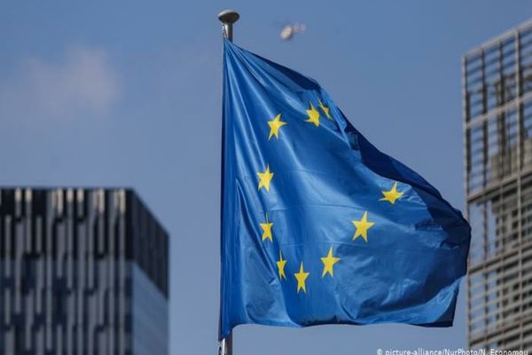 73% dintre români cred că țara noastră trebuie să rămână în Uniunea Europeană