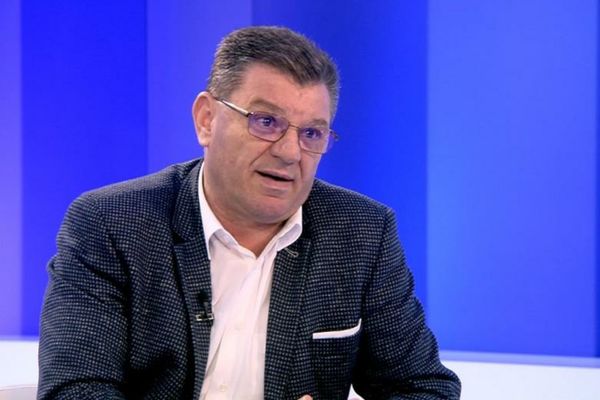 L-AU AJUNS BLESTEMELE LUI ȘOȘOACĂ: LIDERUL DEPUTAȚILOR S.O.S. ROMÂNIA, DUMITRU COARNĂ, ÎȘI ANUNȚĂ DEMISIA