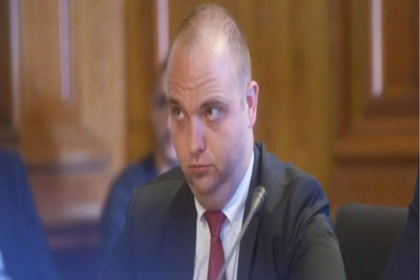 Cum și-a dat BONUS singur secretarul de stat din ministerul lui Grindeanu - La ce a recurs Bogdan Mîndrescu pentru 50.000 de euro