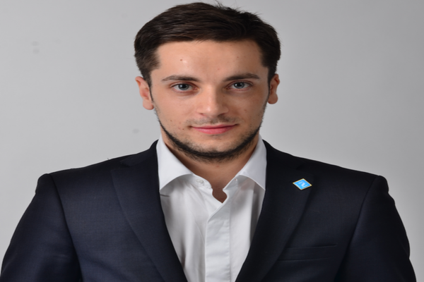 USR: "Luni, 8 ianuarie, la ore vor ajunge elevii care pot şi îşi permit. Guvernul Ciolacu, care n-a tăiat un leu de la speciali, face economii pe spatele celor care vor să înveţe”