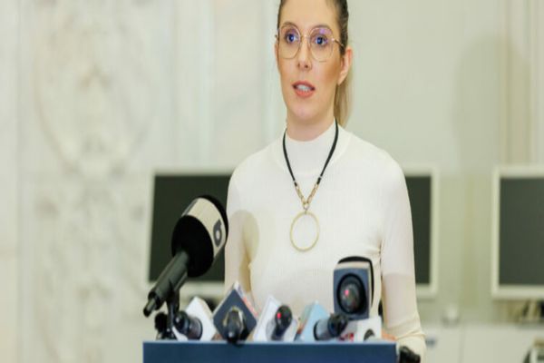 MINISTRUL DIANA BUZOIANU: PROIECTUL PRIVIND INCRIMINAREA CĂSĂTORIILOR FORŢATE NU PRIVEŞTE MINORITĂŢILE. E O LEGE CARE SE VA ASIGURA CĂ PROTEJEAZĂ MII DE FETE ŞI FEMEI