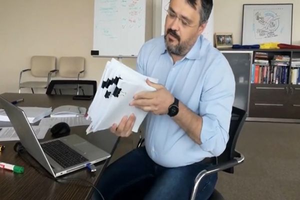 CRISTIAN GHINEA: ”BOLOJAN LE-A CERUT MINIȘTRILOR SĂ FACĂ TĂIERI. S-A ENERVAT ÎN TIMPUL NEGOCIERILOR”