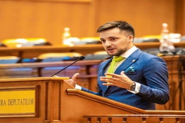 USR a oprit creșterea taxelor pentru studenți