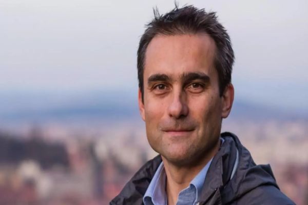 RĂZBOI ÎN USR: LASCONI SE CONTRAZICE CU ALLEN COLIBAN, DUPĂ CE I-A CERUT RETRAGEREA DE LA PREZIDENȚIALE