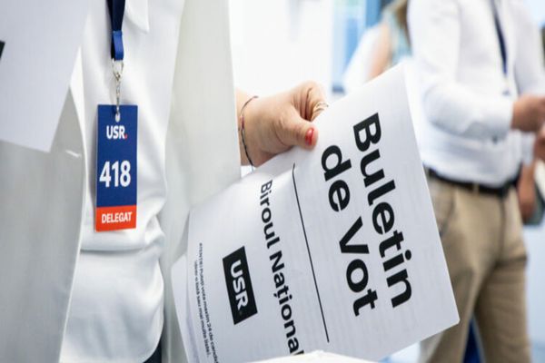 Componenţa noului Birou Naţional al USR votată de cei 600 de delegaţi care au participat la Congresul extraordinar al partidului