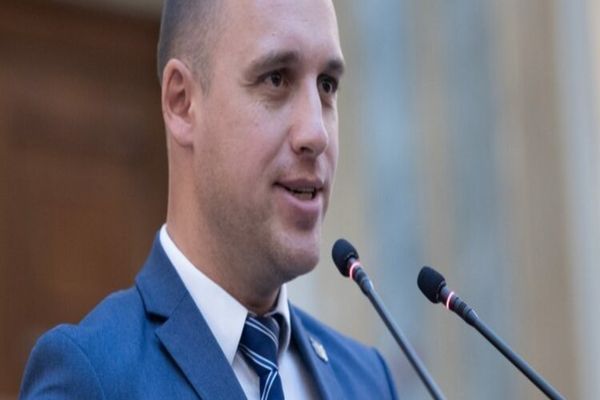 USR: ȘOFERII DIN BUCUREȘTI ȘI ILFOV VOR PLĂTI POLIȚE DUBLE DIN CAUZA INCOMPETENȚEI ȘEFILOR ASF