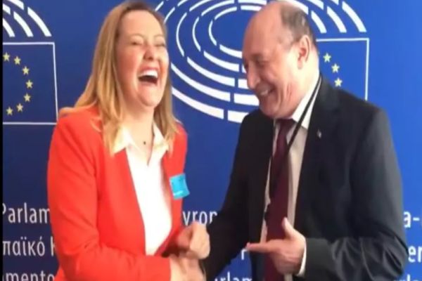 LASCONI, FAVORITA LUI BĂSESCU PENTRU PALATUL COTROCENI. SFATUL PE CARE I L-A DAT A STÂRNIT HOHOTE DE RÂS - VIDEO