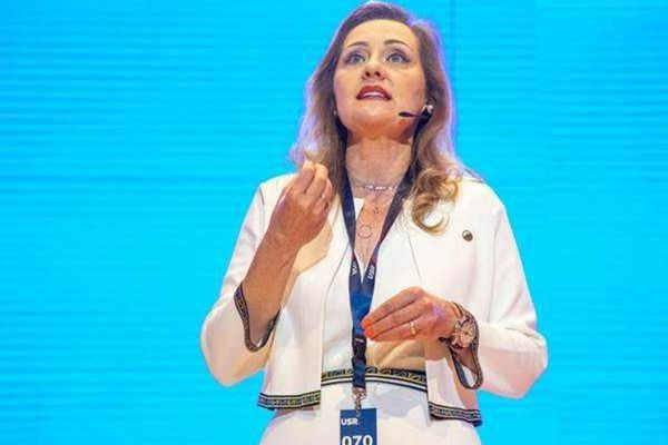 DECIZIILE PRIPITE ALE ELENEI LASCONI IRITĂ USR