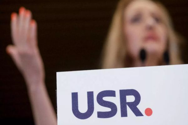 USR SE DELIMITEAZĂ DE UTILIZAREA DE FOTOGRAFII DIN SURSE OBSCURE: LASCONI AVEA DATORIA SĂ LE VERIFICE AUTENTICITATEA