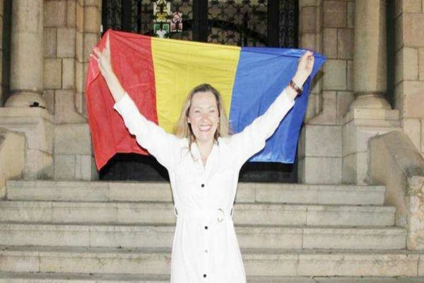 ELENA LASCONI: VĂ MULȚUMESC MULT PENTRU FIECARE VOT ȘI PENTRU ÎNCREDERE! NE AȘTEAPTĂ O LUPTĂ PENTRU SOARTA ROMÂNIEI