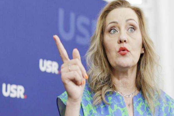 ELENA LASCONI DESPRE IOHANNIS: „ESTE O MARE DEZAMĂGIRE PENTRU MULŢI ROMÂNI, CRED CĂ A IEŞIT CEL MAI PROST DUPĂ DOUĂ MANDATE DE PREŞEDINTE”