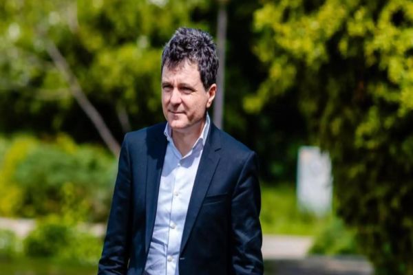 NICUȘOR DAN VREA SPAȚIU VERDE PENTRU CETĂȚENII DIN SECTORUL 5: PRIMARUL SE OPUNE DECIZIEI CONSILIULUI SECTOR 5 DE A RIDICA UN BLOC CU MULT PREA MULTE ETAJE