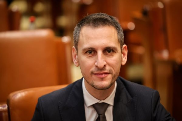 DEPUTATUL USR GEORGE GIMA CERE CONDUCERII TVR SĂ PREZINTE CONTRACTELE PE CARE TELEVIZIUNEA ROMÂNĂ LE-A SEMNAT CU REPREZENTANTA AUR